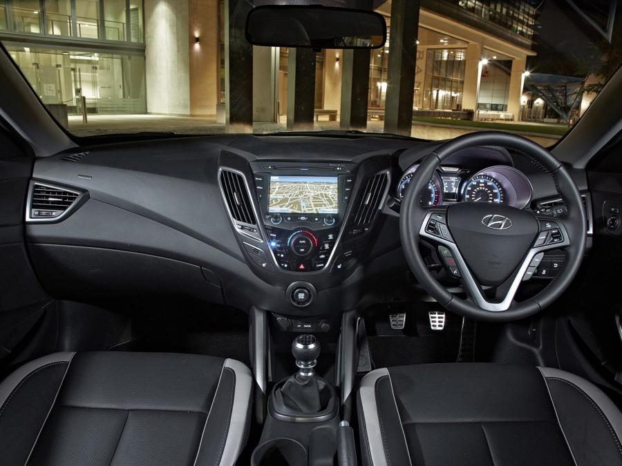 Торпедо Hyundai Veloster Turbo SE 2012 года  (UK) (фото 4 из 18)